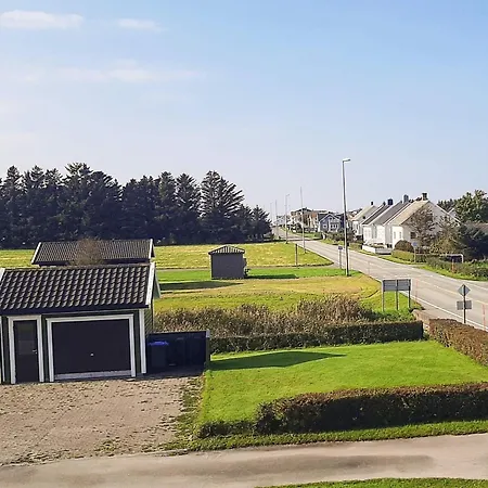 4 Person In *